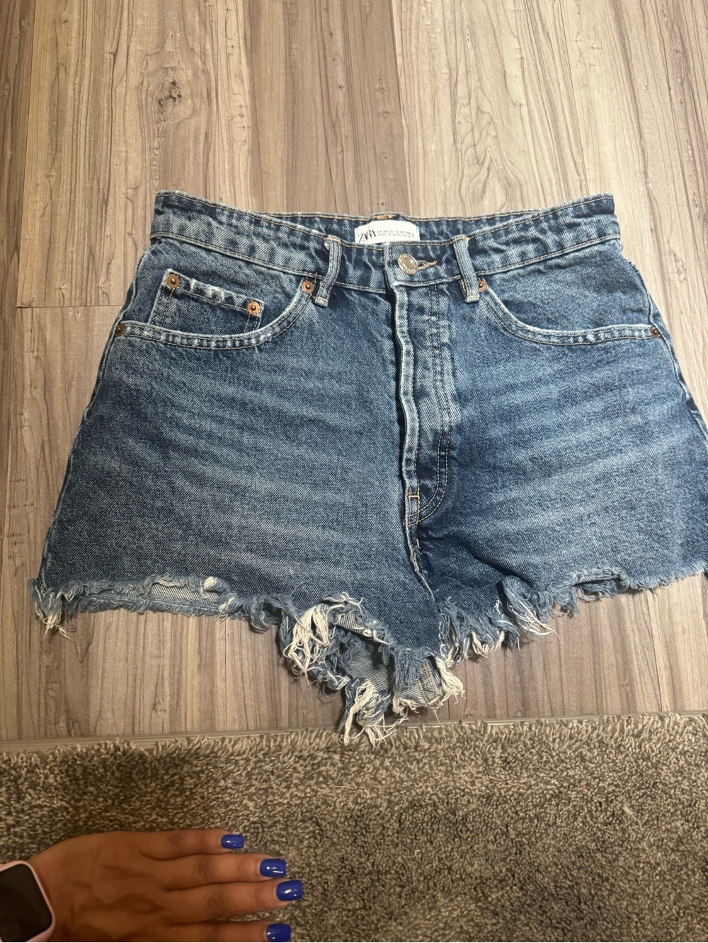 #2 ZARA Distressed Denim Cutoff Shorts – US Size 6